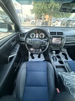 Toyota Camry SE w/Special Edition Pkg (2.5L 4cyl 6A) 2016 White