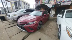 Toyota Camry SE FWD (2.5L 4cyl 8AM) 2018 Red