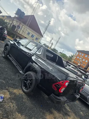 Toyota Hilux 2024 Black