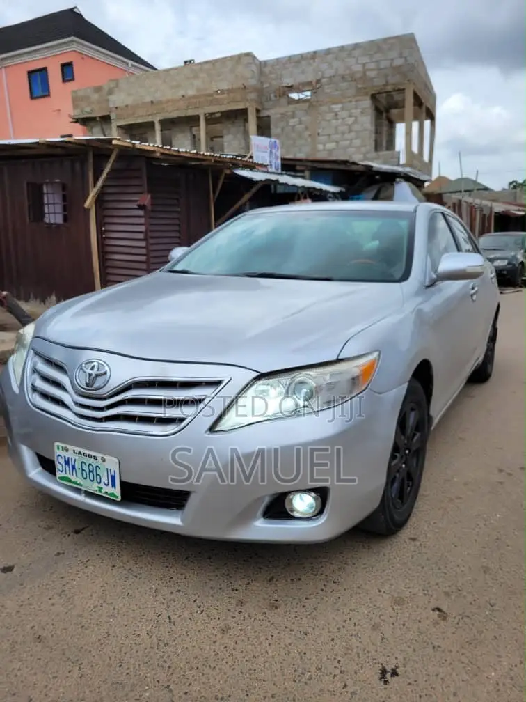 Toyota Camry 2010 Silver