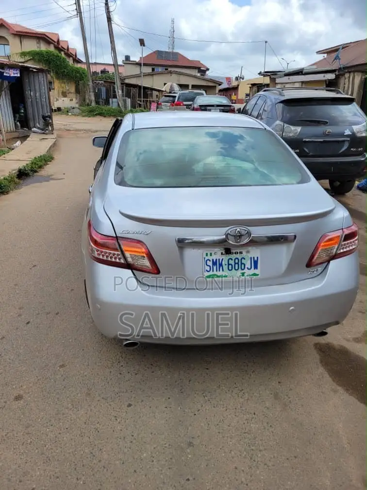 Toyota Camry 2010 Silver