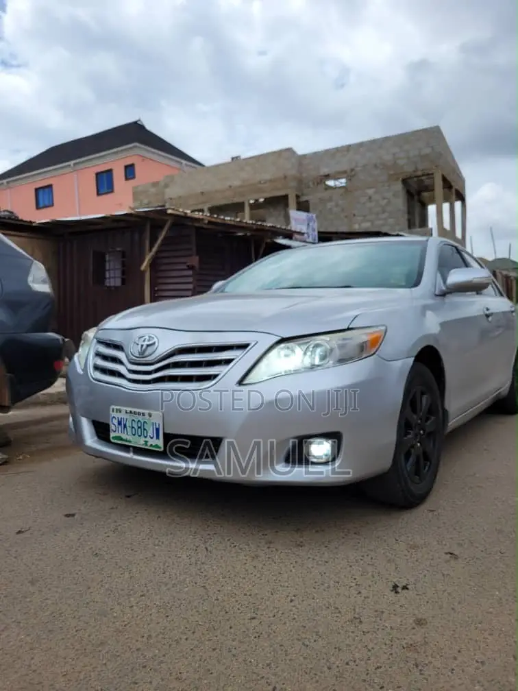 Toyota Camry 2010 Silver