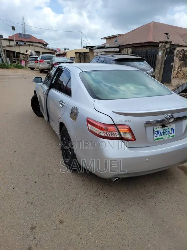 Toyota Camry 2010 Silver