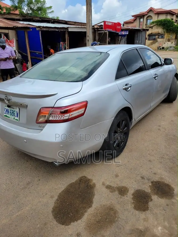 Toyota Camry 2010 Silver