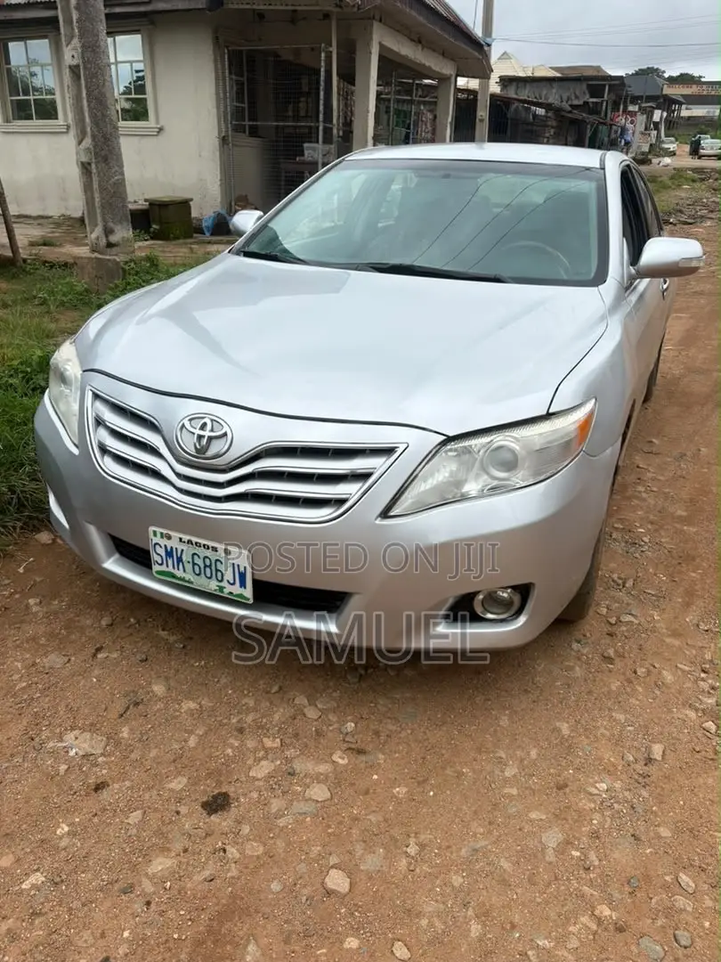 Toyota Camry 2010 Silver