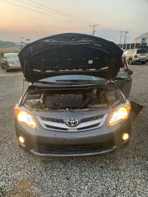 Toyota Corolla LE 4dr Sedan (1.8L 4cyl 4A) 2013 Gray