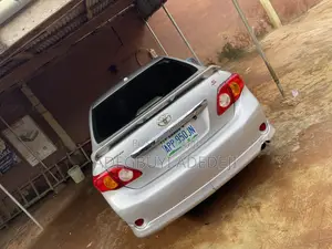 Toyota Corolla LE 4dr Sedan (1.8L 4 cyl 4A) 2009 Silver