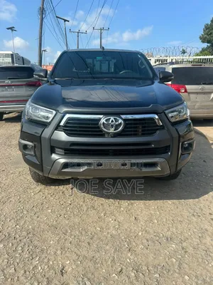 New Toyota Hilux 2025 Black
