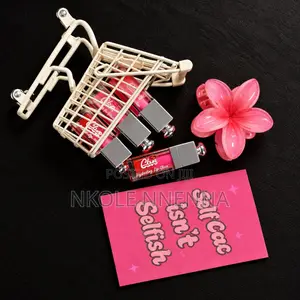 Shinny Pigmented Lipglosses Lipliners Mask Etc