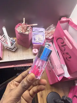 Shinny Pigmented Lipglosses Lipliners Mask Etc