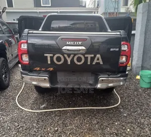 Toyota Hilux 2022 Black