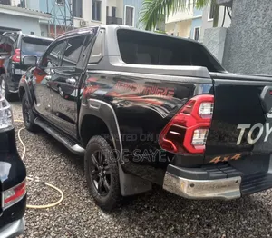 Toyota Hilux 2022 Black