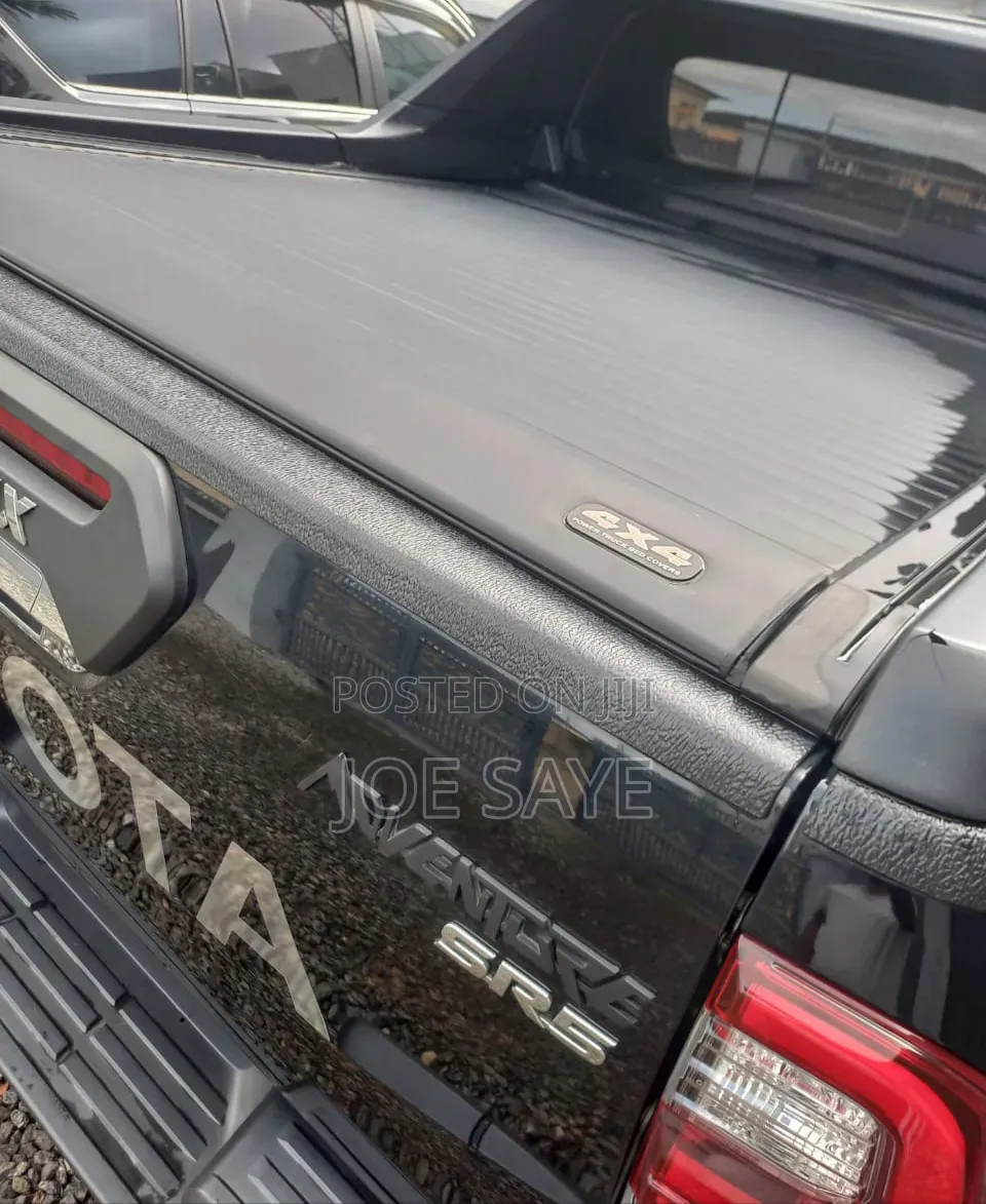 Toyota Hilux 2022 Black