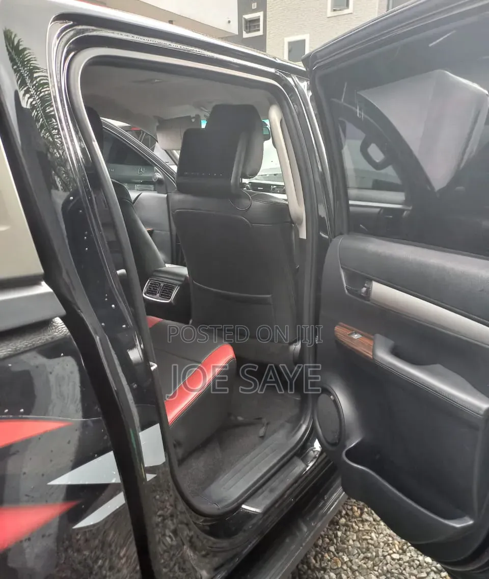Toyota Hilux 2022 Black