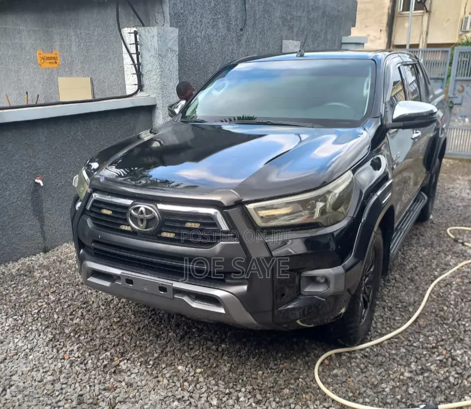 Toyota Hilux 2022 Black