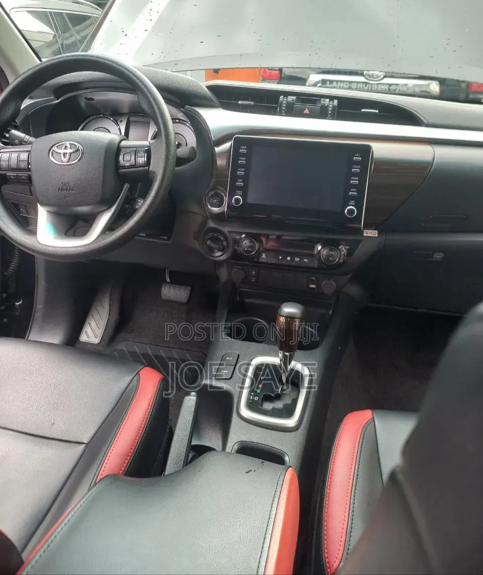 Toyota Hilux 2022 Black