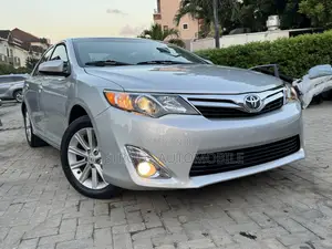 Toyota Camry XLE V6 4dr Sedan (3.5L 6cyl 6A) 2012 Silver