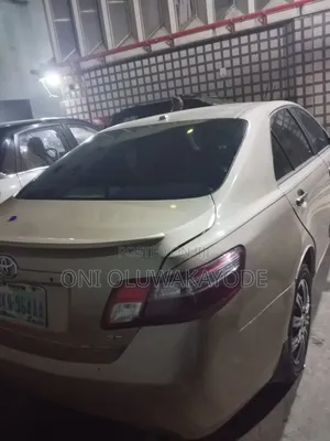 Toyota Camry LE 4dr Sedan (2.5L 4cyl 6A) 2011 Gold