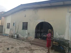 8bdrm Bungalow in Pipeline for sale