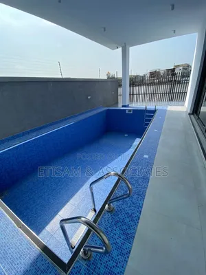Furnished 5bdrm Duplex in By Queen Drive Old for sale