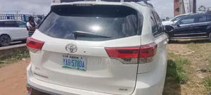 Toyota Highlander XLE V6 4x2 (3.5L 6cyl 6A) 2016 White
