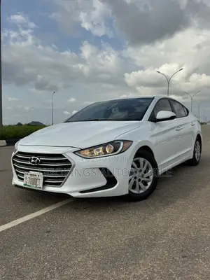 Hyundai Elantra SE Sedan FWD (2.0L 4cyl 6M) 2017 White
