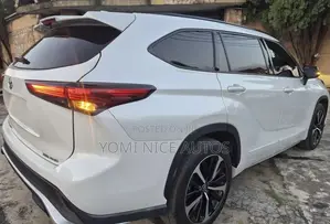 Toyota Highlander XSE AWD 2023 White
