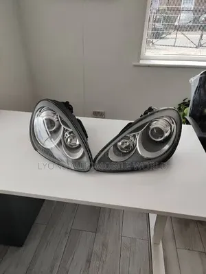 Porsche Cayenne S 2013 Head Lights