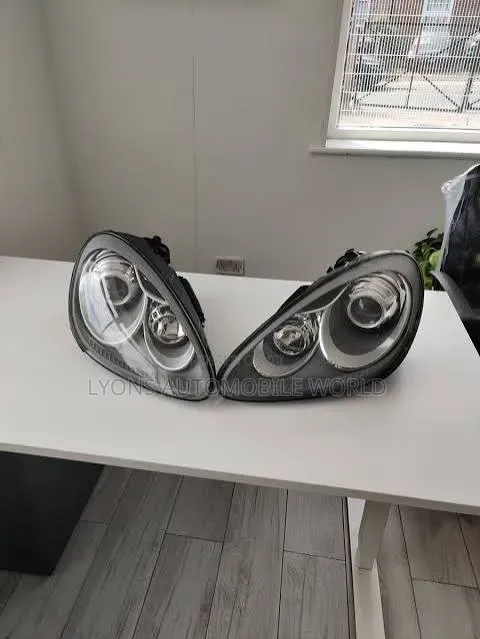 Porsche Cayenne S 2013 Head Lights