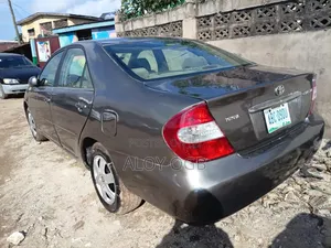 Toyota Camry LE 4dr Sedan (2.4L 4cyl 4A) 2004 Ivory