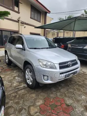 Toyota RAV4 2010 Silver