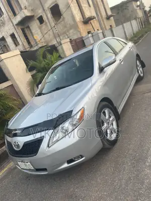 Toyota Camry LE V6 4dr Sedan (3.5L 6cyl 6AM) 2010 Silver