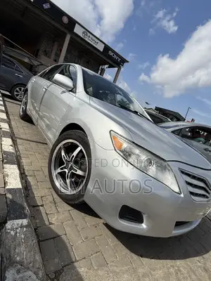 Toyota Camry LE 4dr Sedan (2.5L 4cyl 6A) 2011 Silver