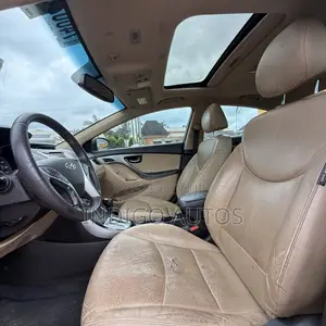 Hyundai Elantra 2012 Red