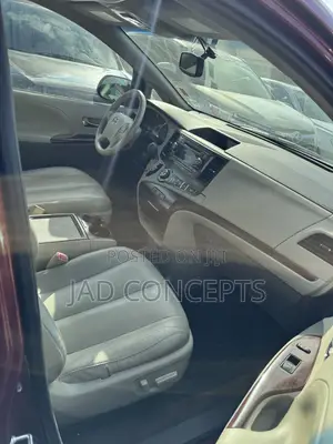Toyota Sienna XLE 8-Passenger 4dr Minivan (3.5L 6cyl 6A) 2014 Beige