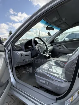 Toyota Camry LE 4dr Sedan (2.5L 4cyl 6A) 2011 Silver