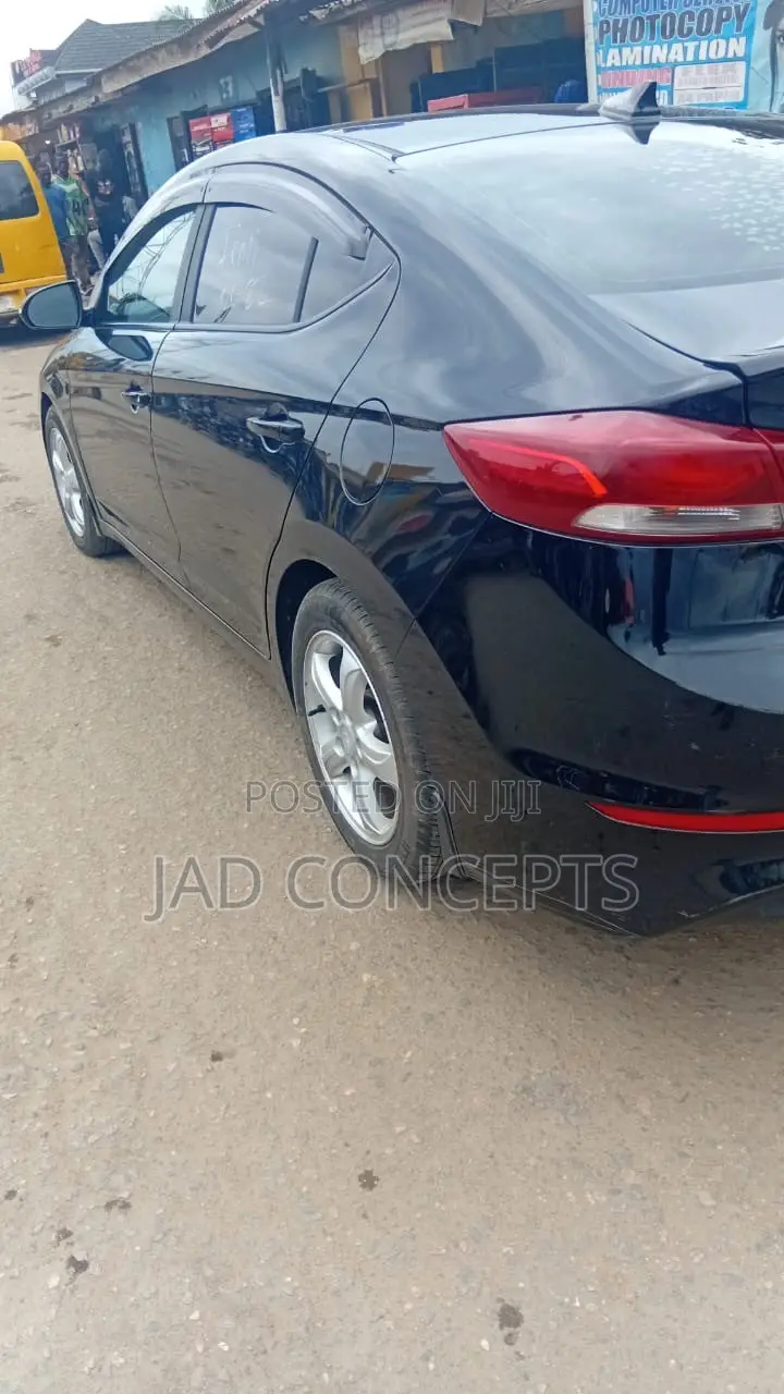 Hyundai Elantra 2017 Black