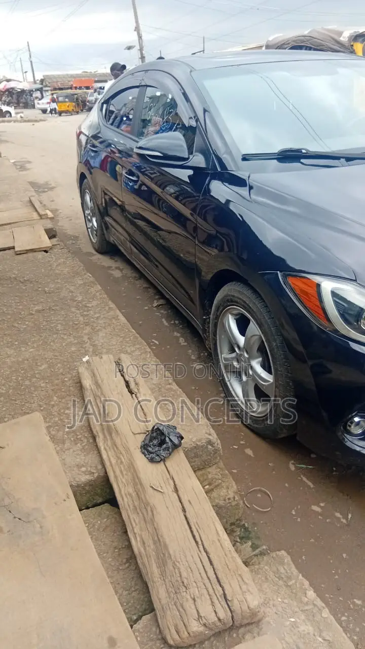 Hyundai Elantra 2017 Black