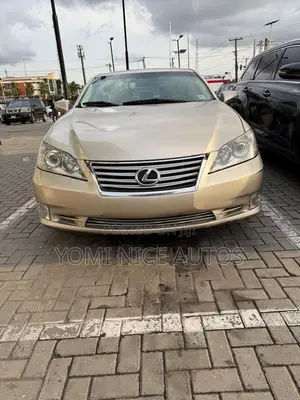 Lexus ES 350 2011 Gold