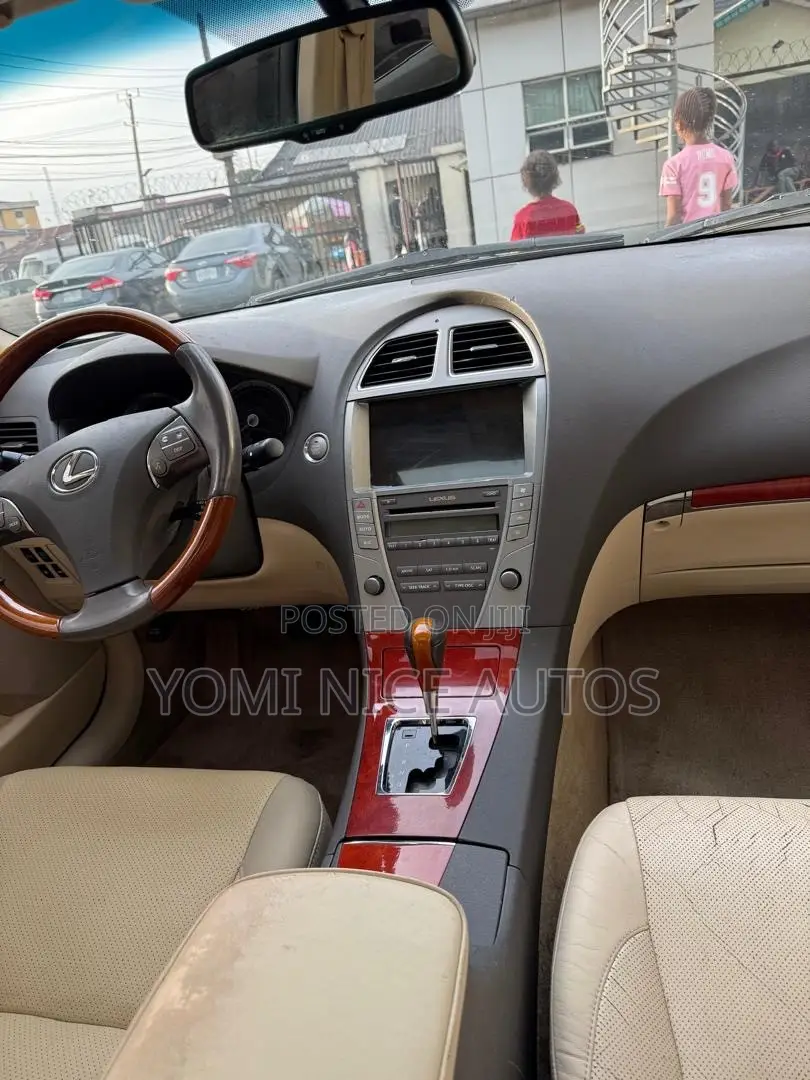 Lexus ES 350 2011 Gold