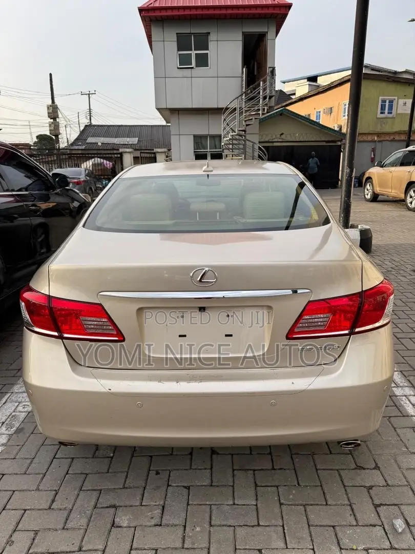 Lexus ES 350 2011 Gold