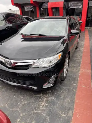 Toyota Camry XLE 4dr Sedan (2.5L 4cyl 6A) 2013 Black