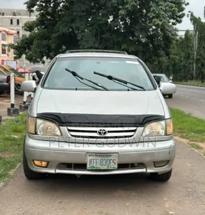 Toyota Sienna 1999 Silver