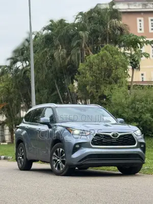 Toyota Highlander XLE FWD 2024 Blue