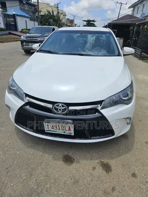 Toyota Camry SE 4dr Sedan (2.5L 4cyl 6A) 2016 White