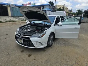 Toyota Camry SE 4dr Sedan (2.5L 4cyl 6A) 2016 White