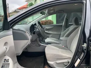 Toyota Corolla LE 4dr Sedan (1.8L 4 cyl 4A) 2009 Gray