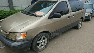 Toyota Sienna 1999 Gold