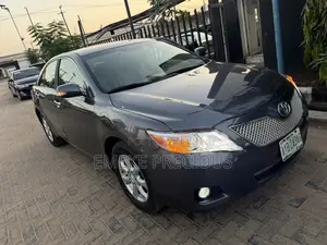 Toyota Camry SE 4dr Sedan (2.5L 4cyl 6A) 2012 Silver