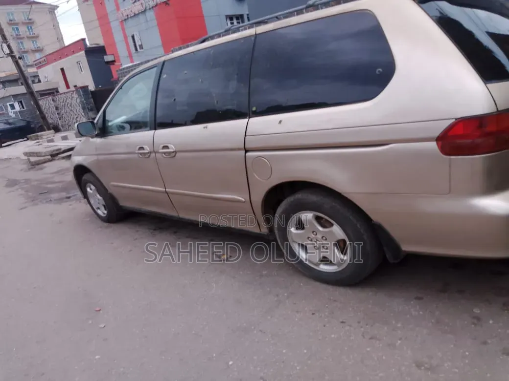Honda Odyssey 2002 Gold